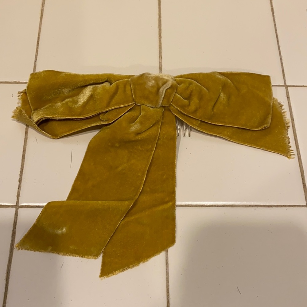 Mustard color Montaldo’s brand velour bow decor for hair in good conditio